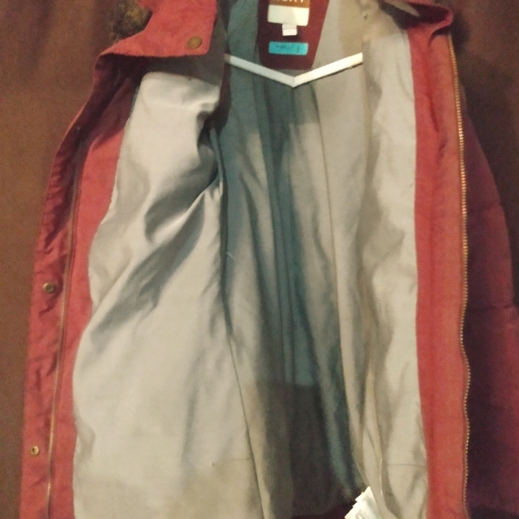 Women's Red Roxy winter coat was purchased a year ago. No damages - Picture 3 of 4